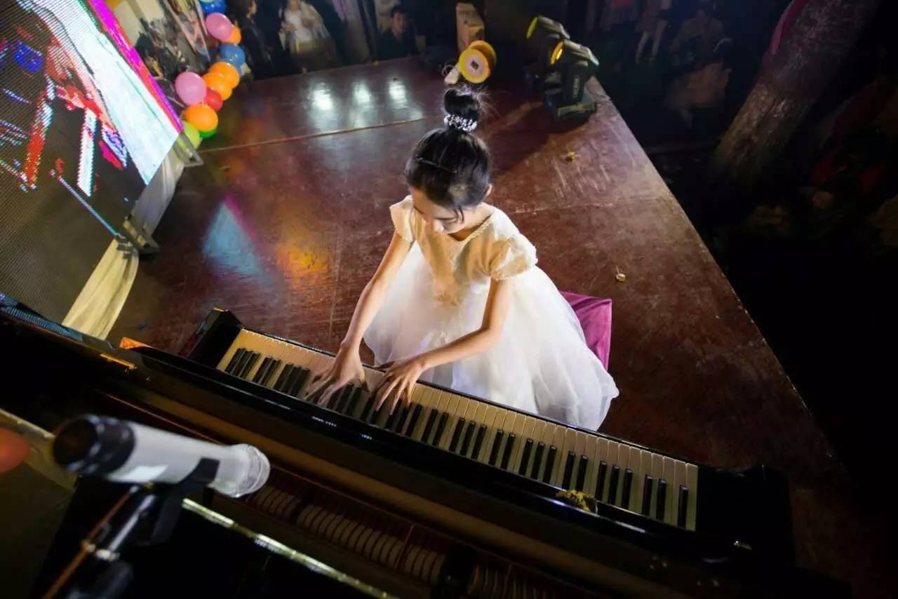 孩子彈鋼琴手型一定要規(guī)范！