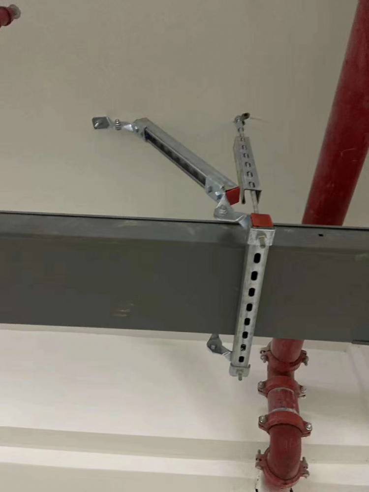 【湖北電纜橋架側向縱向成品抗震支吊架抗震支架配件鉸鏈接u型管卡托